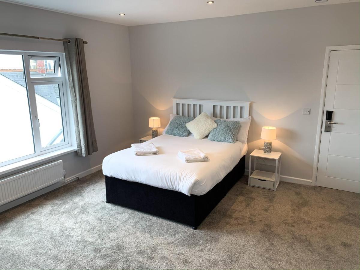The Mount Rooms Barry Luaran gambar