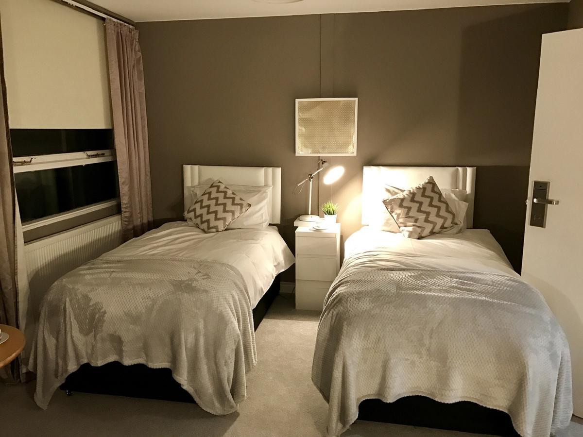 The Mount Rooms Barry Luaran gambar