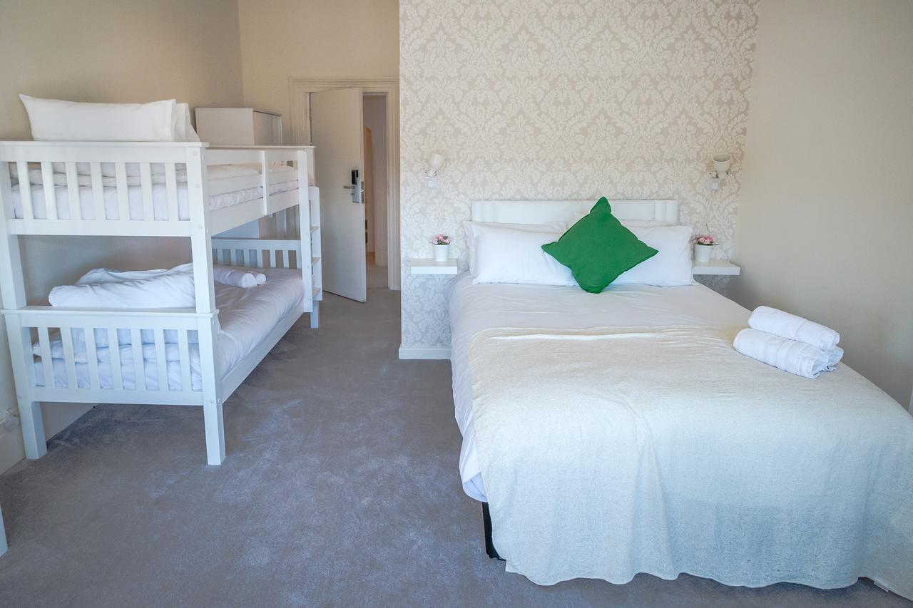 The Mount Rooms Barry Luaran gambar