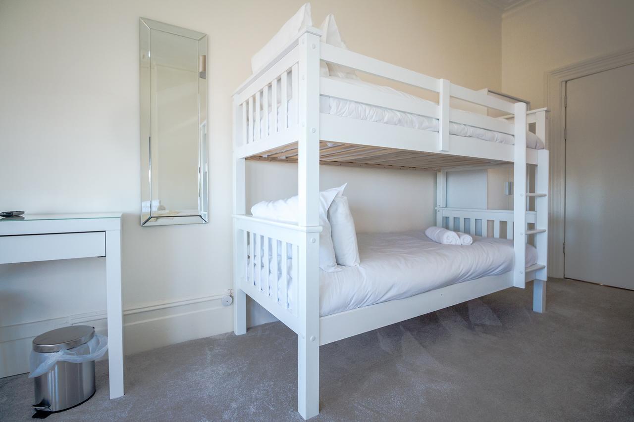 The Mount Rooms Barry Luaran gambar