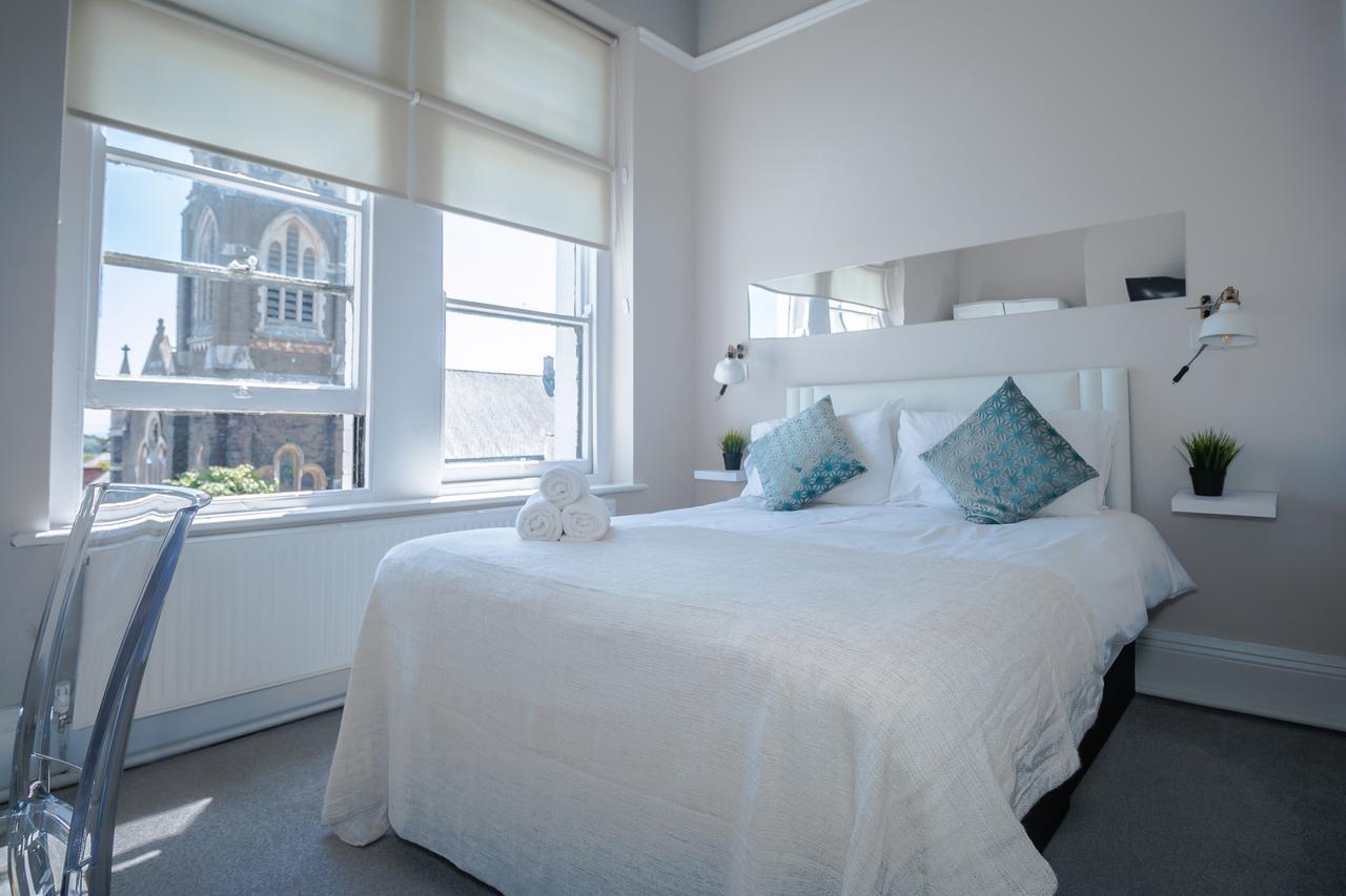 The Mount Rooms Barry Luaran gambar
