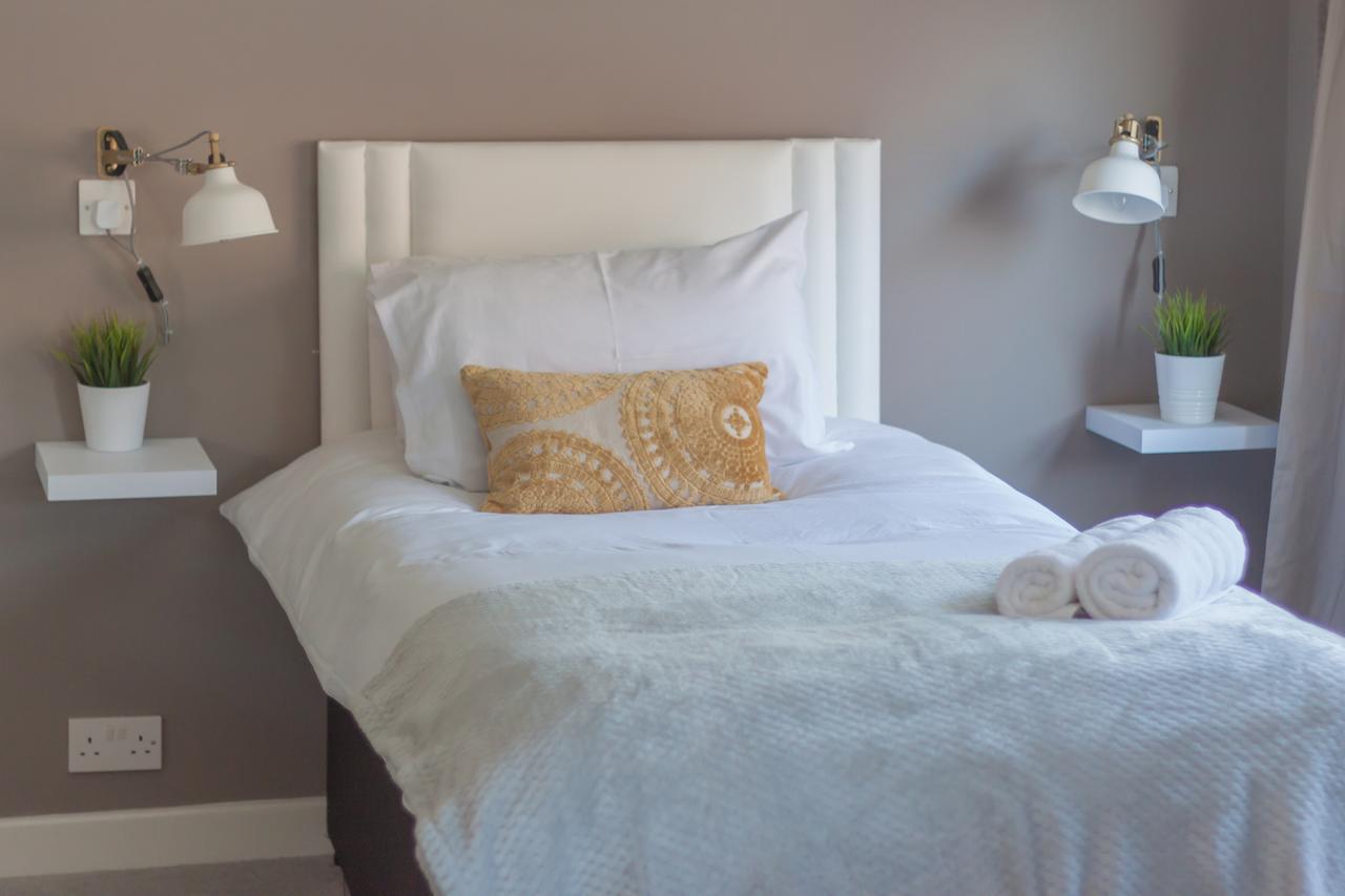 The Mount Rooms Barry Luaran gambar