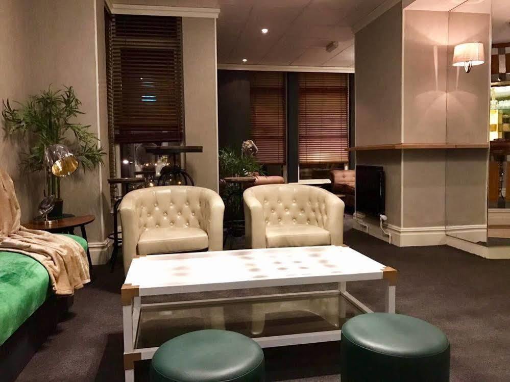 The Mount Rooms Barry Luaran gambar