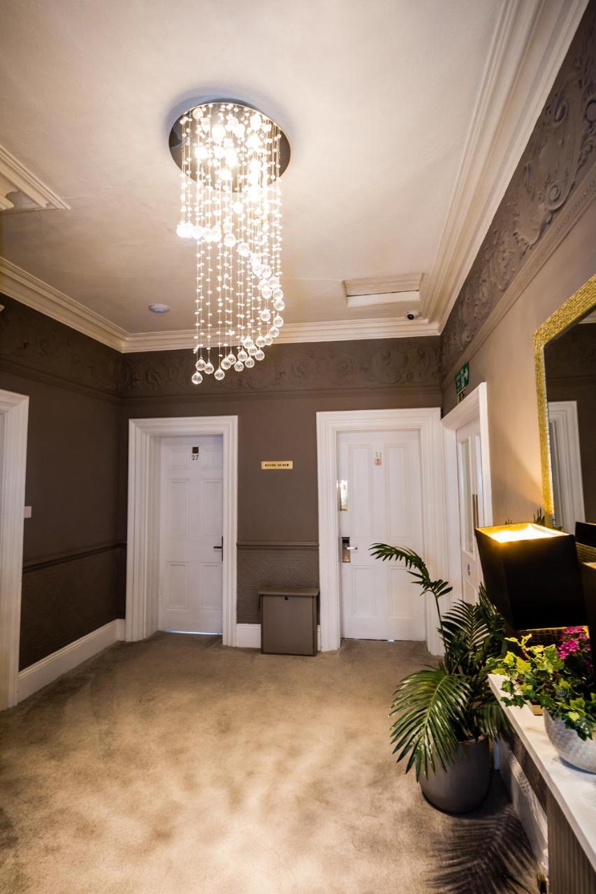 The Mount Rooms Barry Luaran gambar